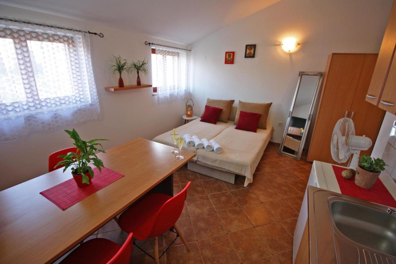 Brijunisol - 3 Apartments Top Position Near The Beautiful Beach Fažana Exterior foto